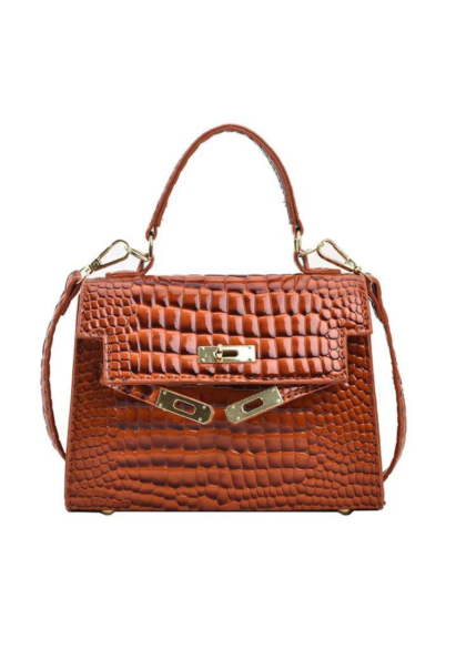 The bag's spacious interior allows for the storage of everyday essentials, such as a wallet, keys, phone, and makeup, making it perfect for day-to-day use. The sturdy PU leather material ensures that the bag can withstand all seasons, offering a reliable option for various weather conditions. The secure lock clasp adds an extra layer of protection for your belongings, giving you peace of mind while on the move.